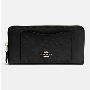 👝NWT Coach Accordion Zip Wallet.